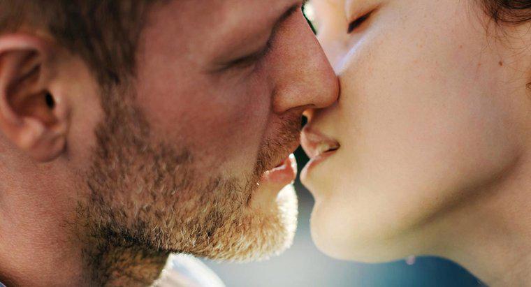 Kann Mundsoor durch Küssen übertragen werden?