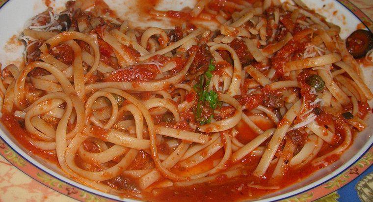 Wie macht man Spaghetti-Sauce von Grund auf?