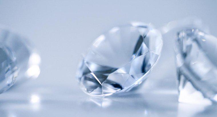Welche Faktoren beeinflussen den Wert eines Diamanten?