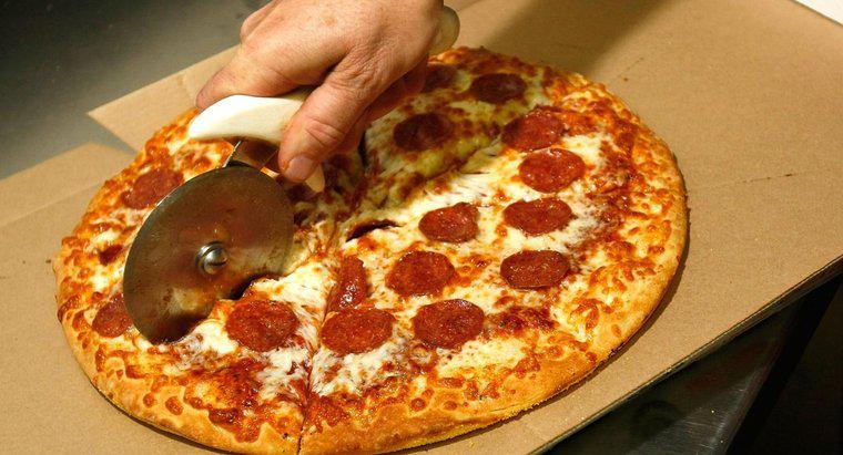 Wie viele Kalorien hat ein Stück Pizza?