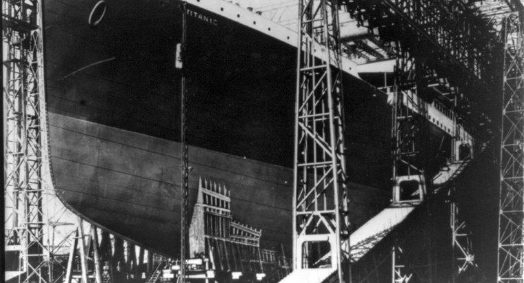Wie lange hat der Bau der Titanic gedauert?