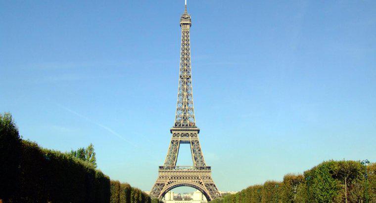Wie hoch ist der Eiffelturm?