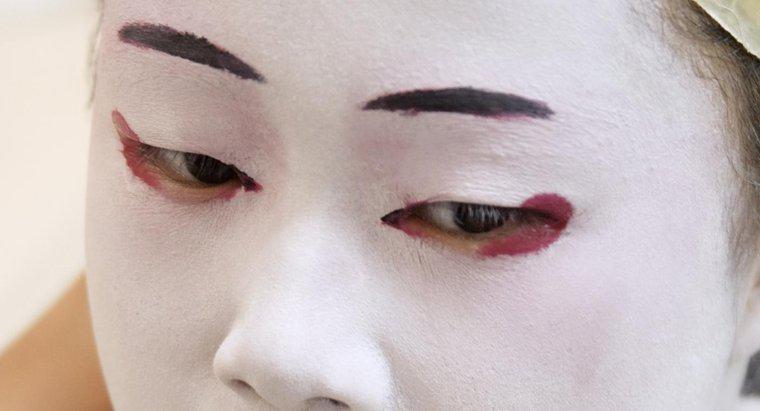 Warum bemalen japanische Frauen ihre Gesichter weiß?