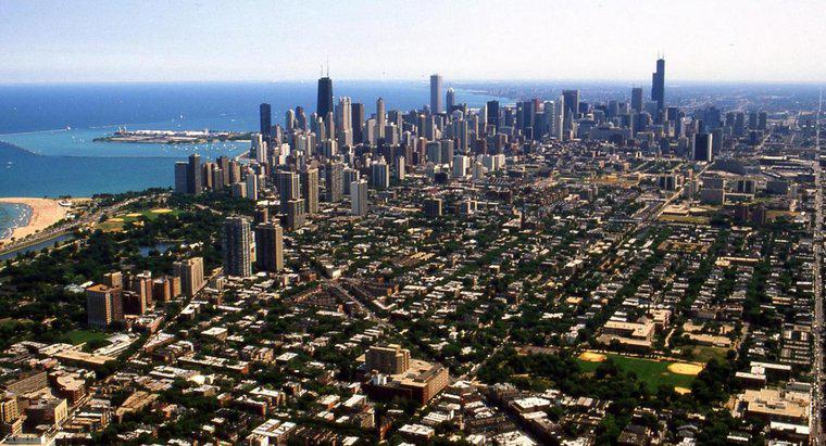 Wie groß ist Chicago in Quadratmeilen?