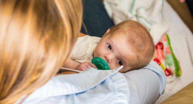 Was führt dazu, dass ein Baby Schleim im Hals hat?