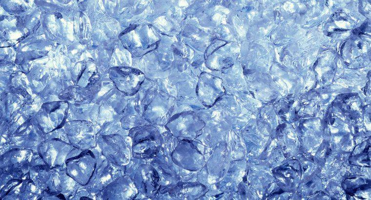 Wie lange dauert das Einfrieren von Wasser zu Eiswürfeln?