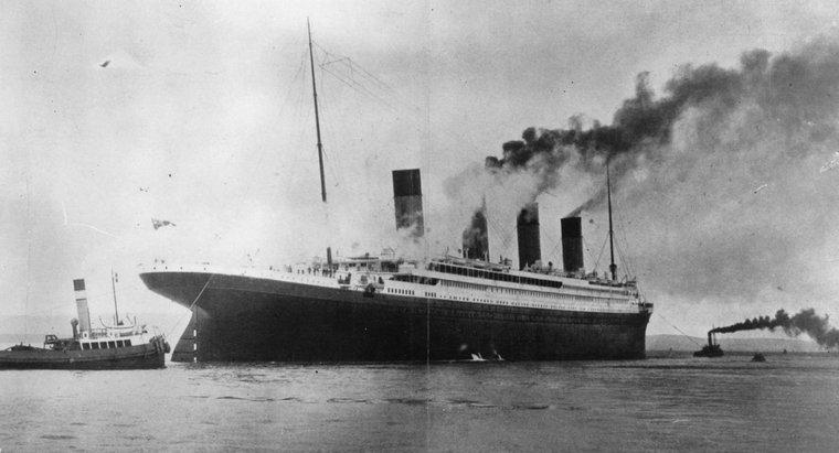 Wann wurde die Titanic fertig gebaut?
