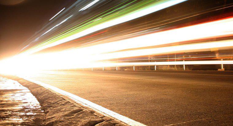 Was ist die Lichtgeschwindigkeit in Meilen pro Sekunde?