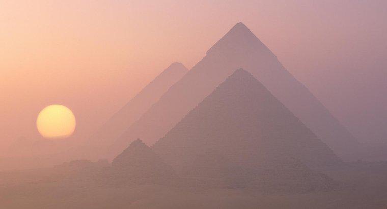 Wie heißen die drei Pyramiden von Gizeh?