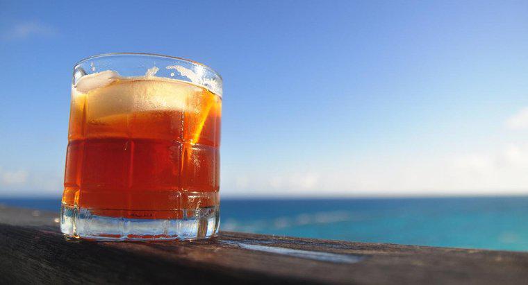 Was ist der Unterschied zwischen hellem und dunklem Rum?