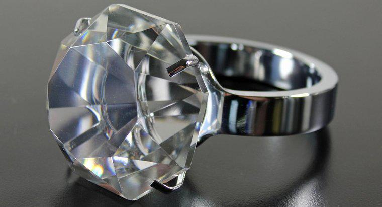 Kann ich meinen Diamantring mit Essig reinigen?