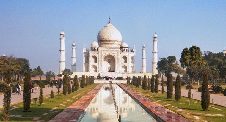 Welche Materialien wurden verwendet, um das Taj Mahal zu bauen?