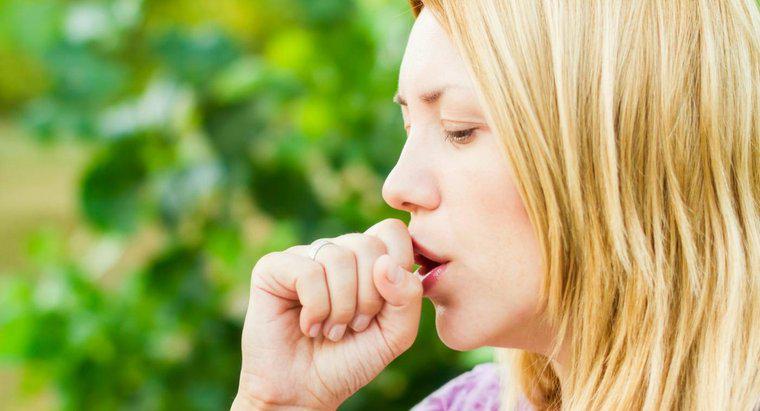 Was sind die Symptome einer Lungenentzündung beim Gehen?
