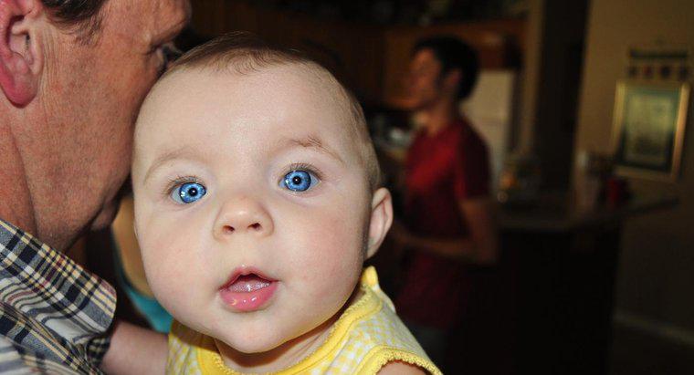 Werden alle Babys mit blauen Augen geboren?
