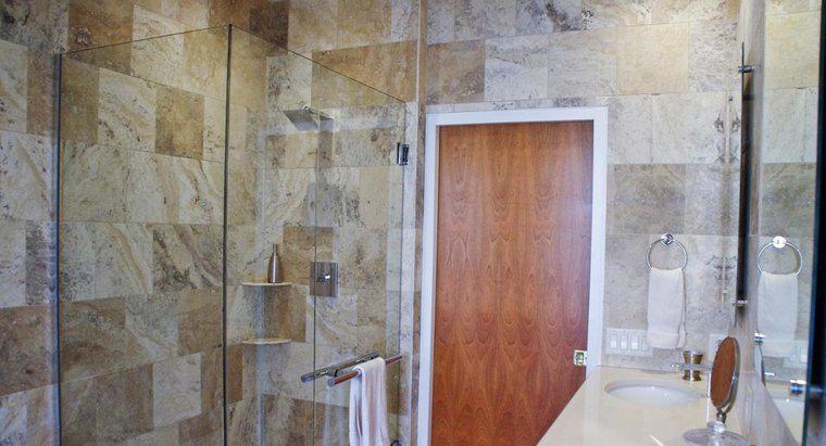 Was sind die Standardabmessungen einer Duschkabine für ein Wohnhaus?