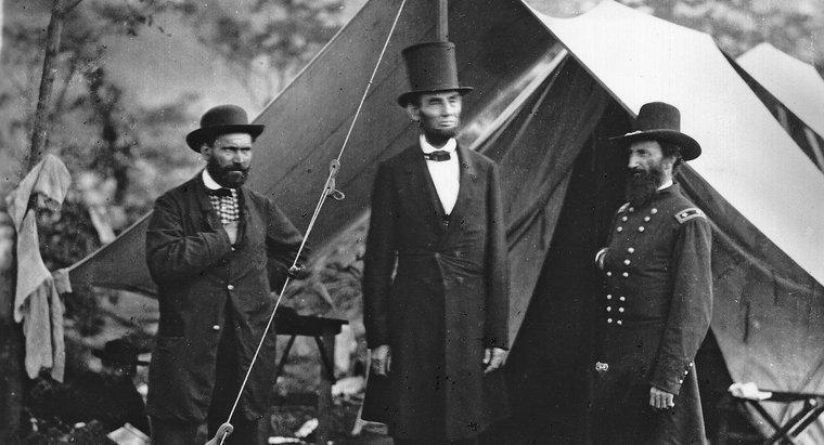 Warum trug Abraham Lincoln einen hohen Hut?