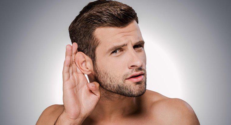Was sind einige mögliche Ursachen für Geräusche in Ihrem Ohr?