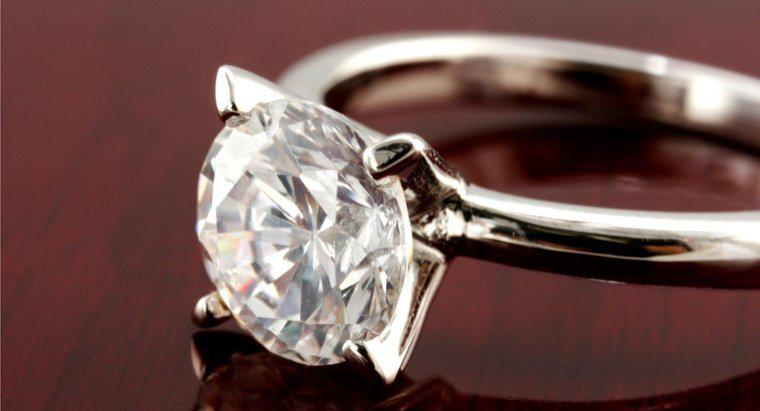 Wie kann ich feststellen, ob mein Diamantring echt ist?