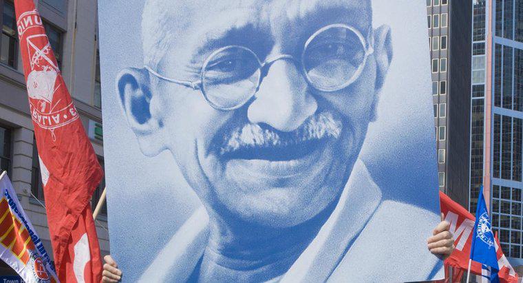 Welche Eigenschaften haben Gandhi zu einer guten Führungskraft gemacht?