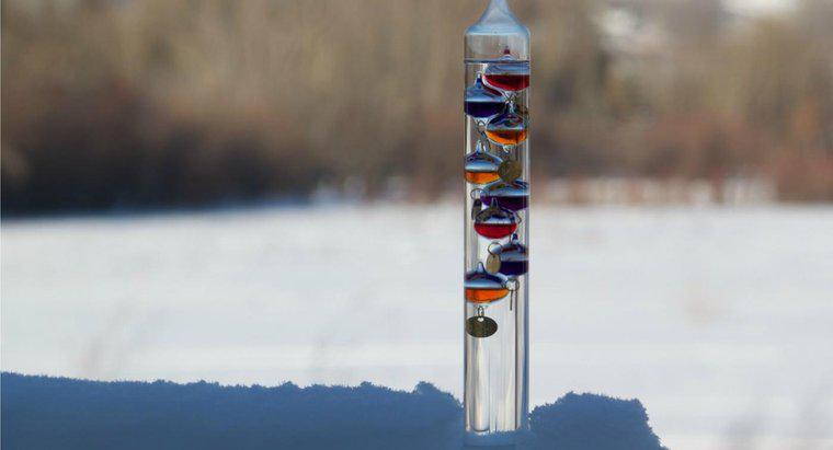 Was ist die Flüssigkeit in einem Galileo-Thermometer?