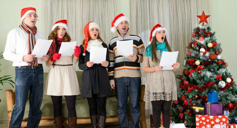 Was sind einige beliebte Weihnachtslieder, die Jingle Bells ähneln?