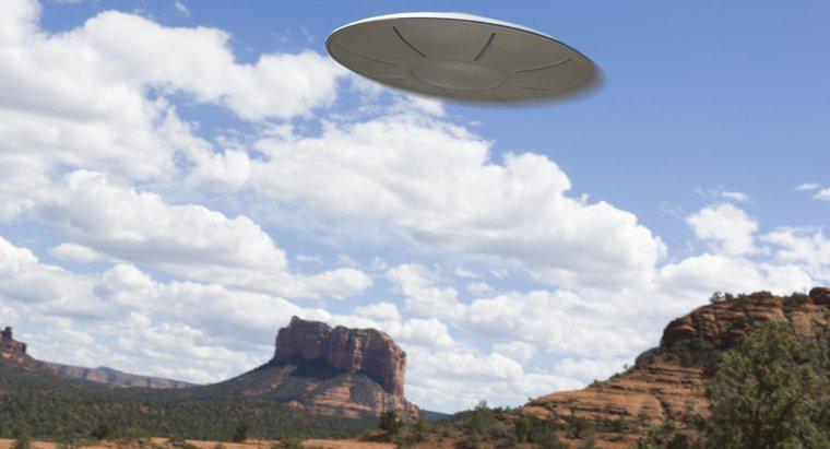 Was sind einige Theorien über Aliens der Area 51?