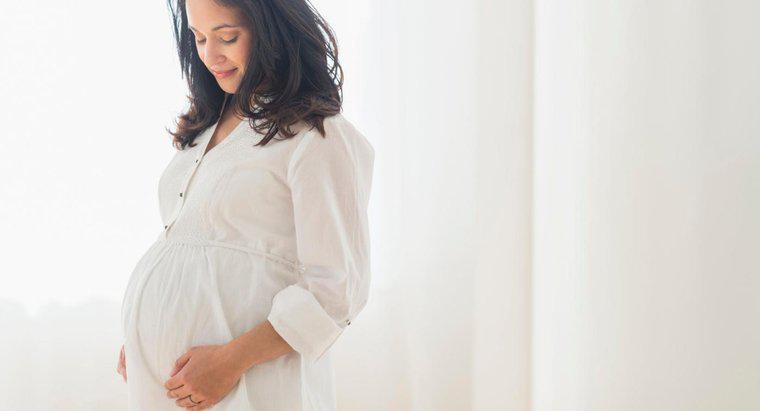Können Sie sich während der Schwangerschaft Piercings stechen lassen?