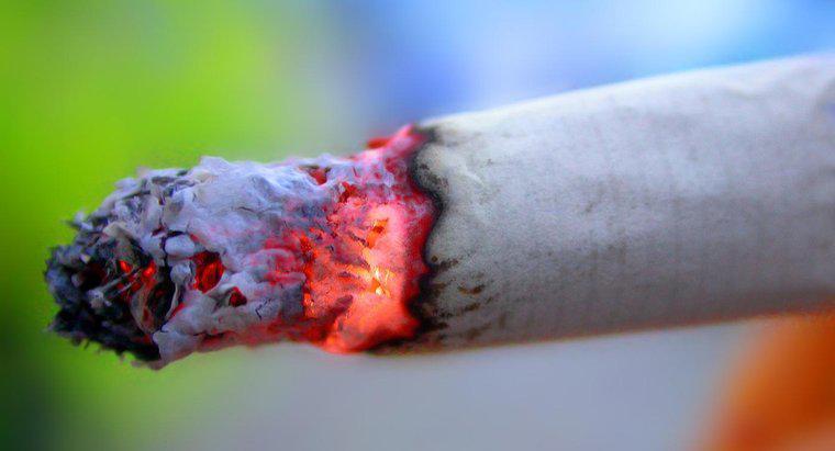 Wie werden Zigarettenbrandflecken auf Stoff entfernt?
