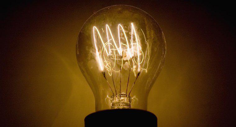 Wie viele Lumen gibt eine 100-Watt-Glühbirne ab?