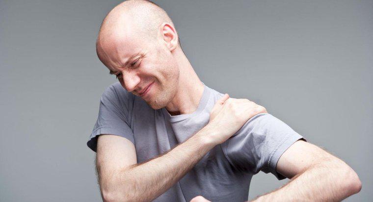 Was sind einige Ursachen für Oberarm- und Schulterschmerzen?