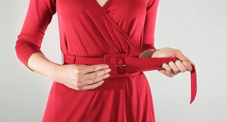 Wie trägt man einen Gürtel für Frauen richtig?