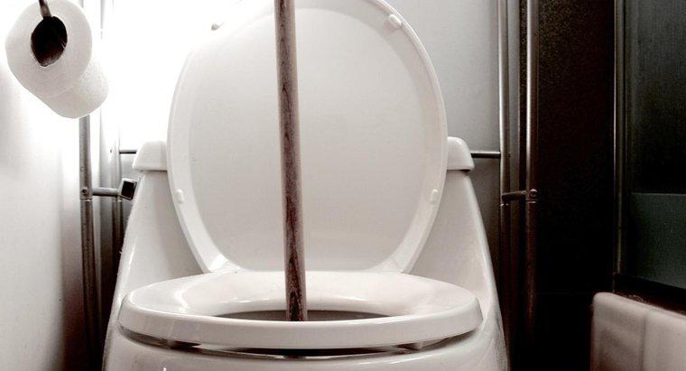 Wie befreit man eine Toilette ohne Kolben?