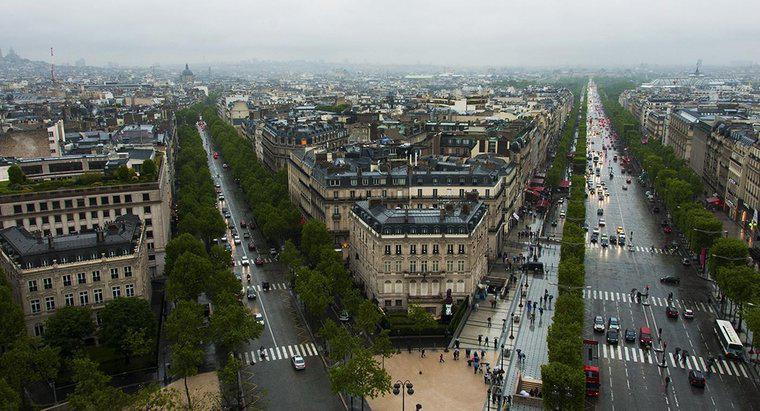 Wie lang sind die Champs-Elysees?