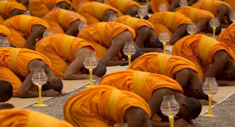 Warum tragen Buddhisten orangefarbene Gewänder?