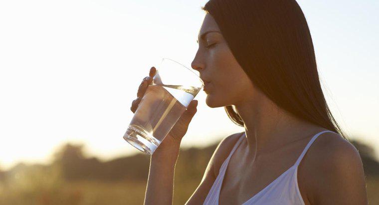 Was sind die Nebenwirkungen des Trinkens von basischem Wasser?