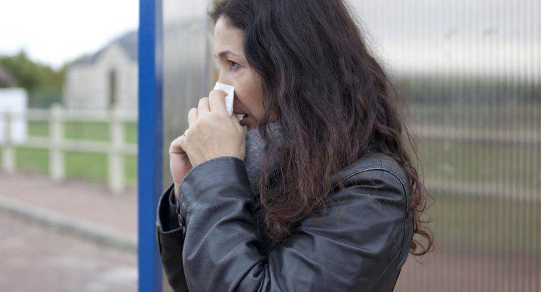 Was verursacht plötzliches Nasenbluten bei Erwachsenen?