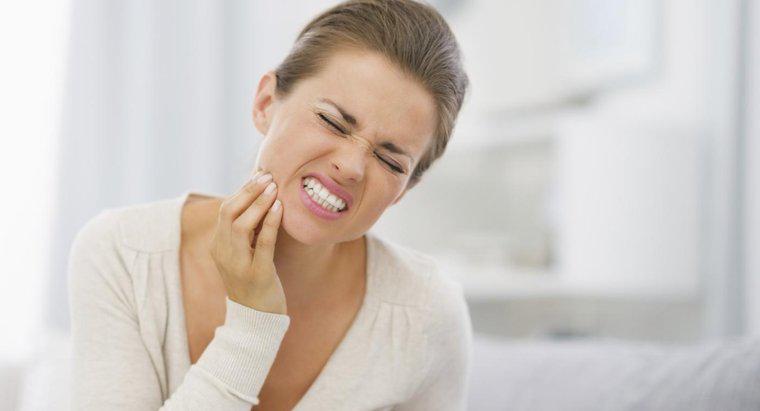 Was sind einige gute Hausmittel zur Linderung von Zahnschmerzen im Notfall?