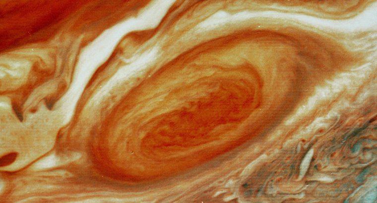 Wie viele erdgroße Planeten passen in den roten Fleck auf Jupiter?
