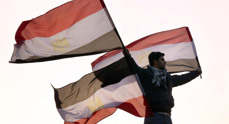 Wofür stehen die Farben der ägyptischen Flagge?