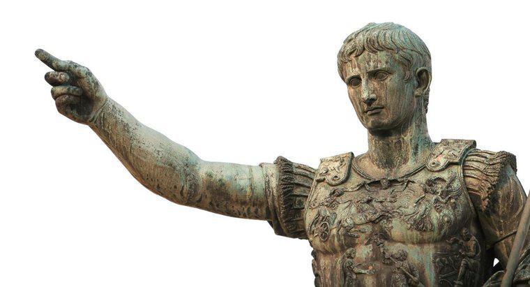 Was waren einige Leistungen von Augustus Caesar?