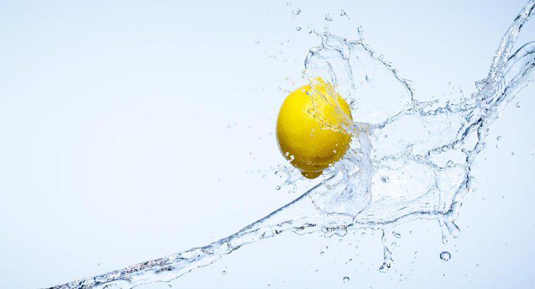 Hilft das Trinken von Zitronenwasser beim Abnehmen?