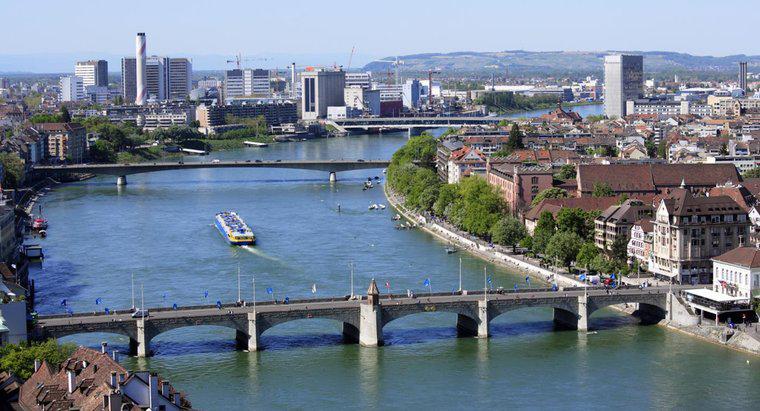 Durch welche Länder fließt der Rhein?