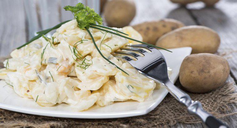 Wie bereiten Sie Hellmanns klassischen Kartoffelsalat zu?