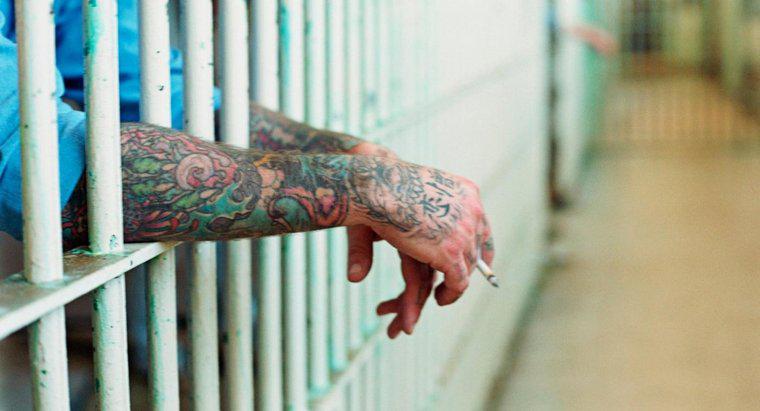 Wie stellt man Gefängnis-Tattoo-Tinte her?