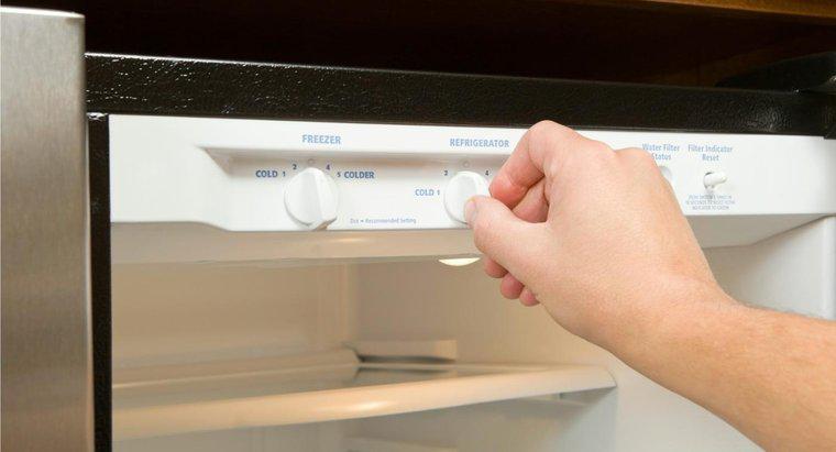 Was verursacht den Kühleffekt in Kühlschränken?