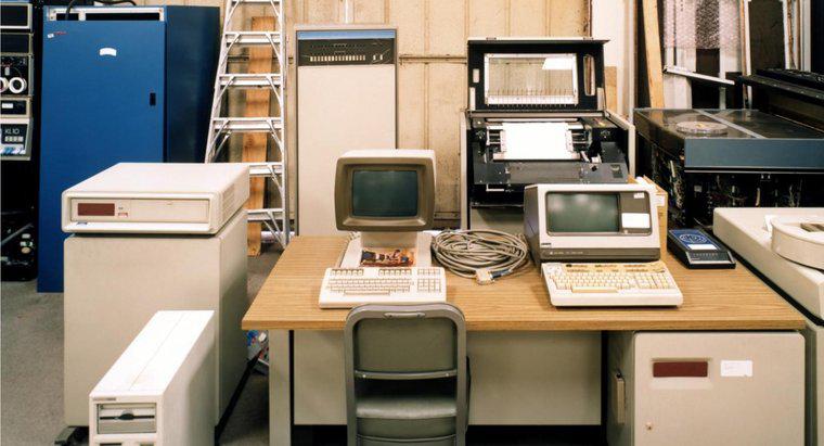 Wann kam der erste Computer auf den Markt?