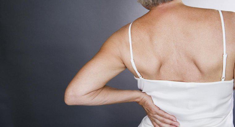 Was sind häufige Symptome von Arthritis im unteren Rücken?