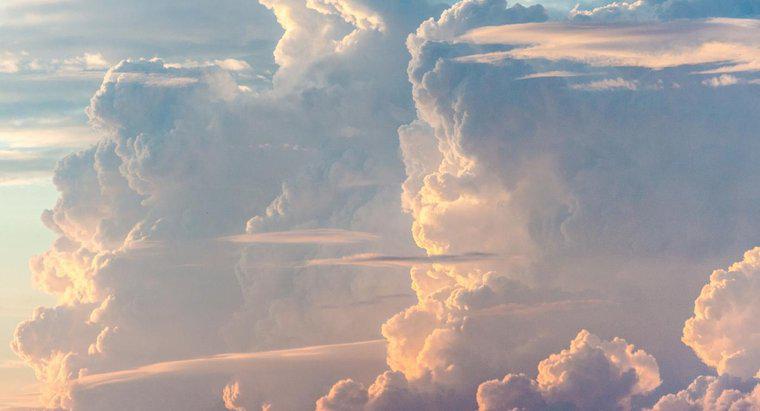 Was sind die drei Hauptklassifizierungen für Clouds?