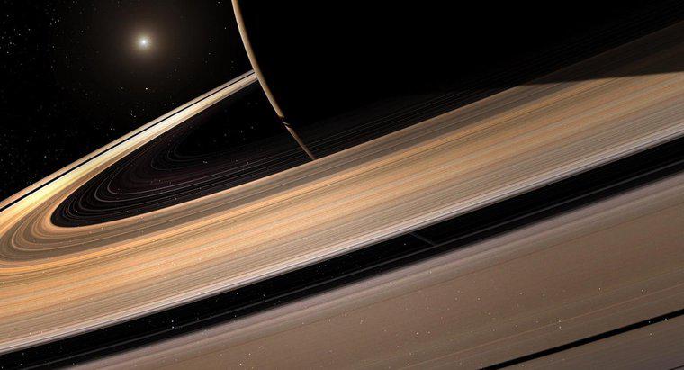 Wie viele Satelliten hat Saturn?