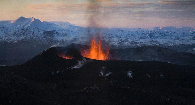 Wie entstehen Vulkanberge?